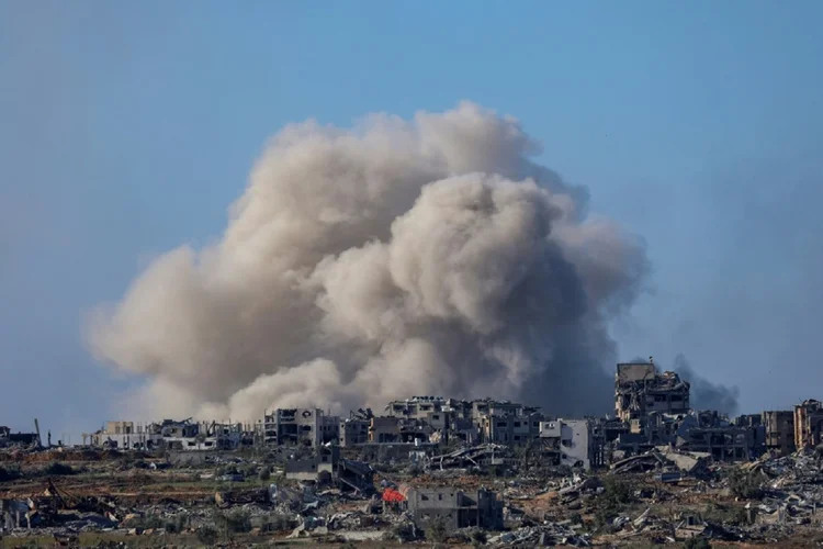 Na fronteira entre Israel e o Líbano, onde ocorrem confrontos diários, o Exército israelense anunciou durante a noite que lançou novos bombardeios contra posições do Hezbollah (AFP/AFP)