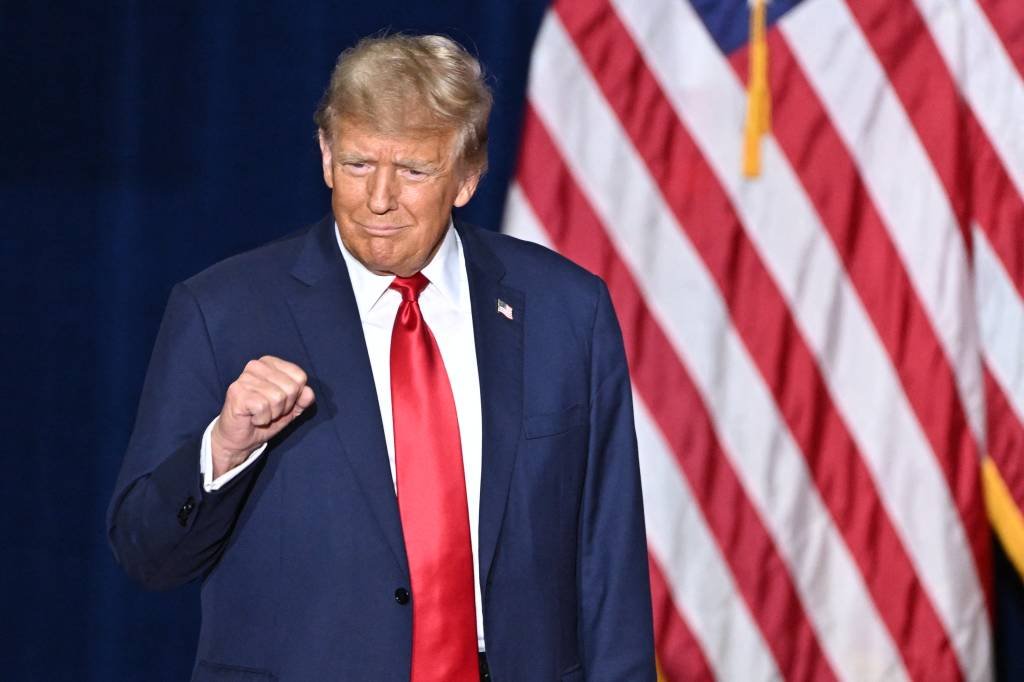 Trump faz pausa em campanha para ir a julgamento por difamação em Nova York