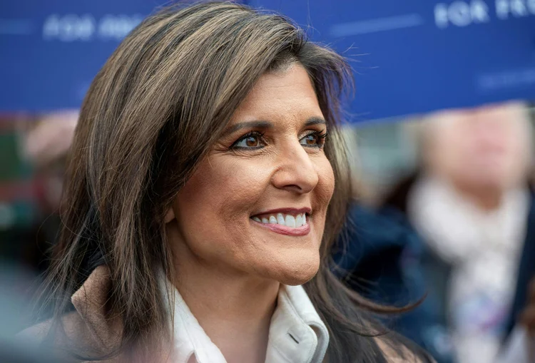 Nikki Haley: candidata falou com a imprensa em Hampton, New Hampshire, nesta terça, 23 (Joseph Prezioso/AFP)