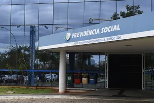 Imagem referente à matéria: Governo reduz mais de 50% previsão de economia com pente-fino de benefícios previdenciários em 2025
