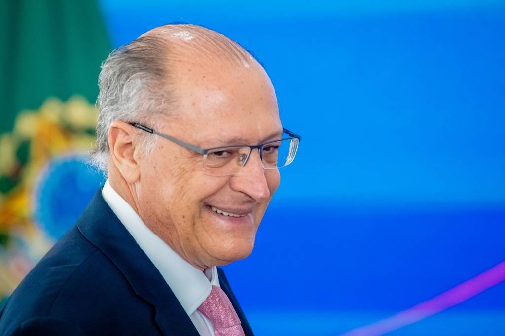 Toyota deve investir R$ 11 bilhões no Brasil, diz Geraldo Alckmin