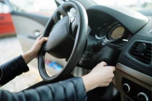 Imagem referente à matéria: Entenda o que é um carro alienado e se vale a pena ter um 