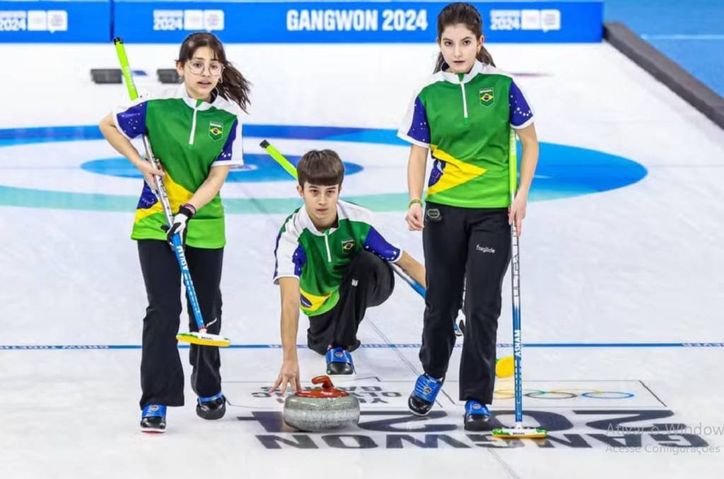 Equipe brasileira de curling vence primeiro jogo do país na história dos Jogos Olímpicos