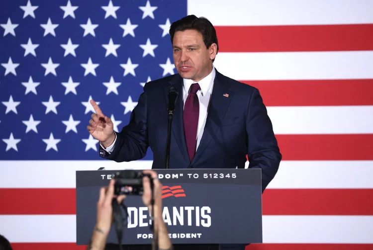 Eleições americanas: após desistir de candidatura, Ron DeSantis declara apoio a Trump