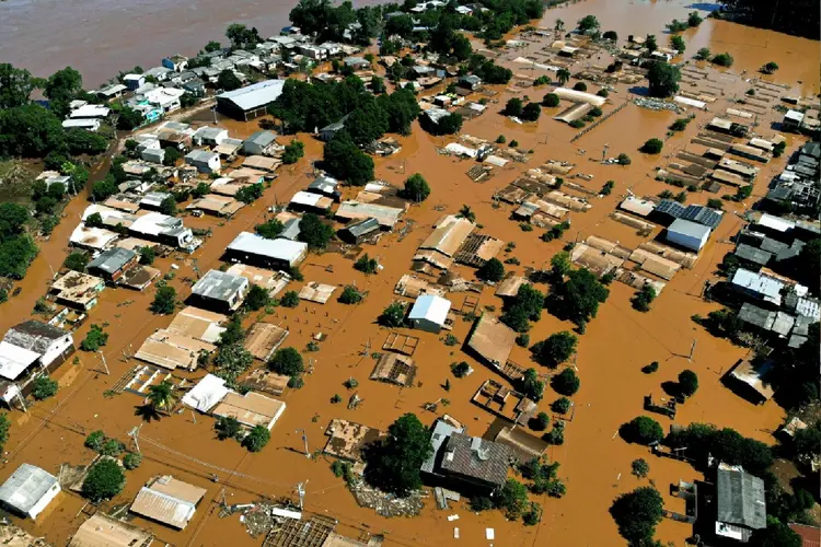 A cidade de Encantado, no Rio Grande do Sul, inundada em 19 de novembro de 2023 (AFP Photo)