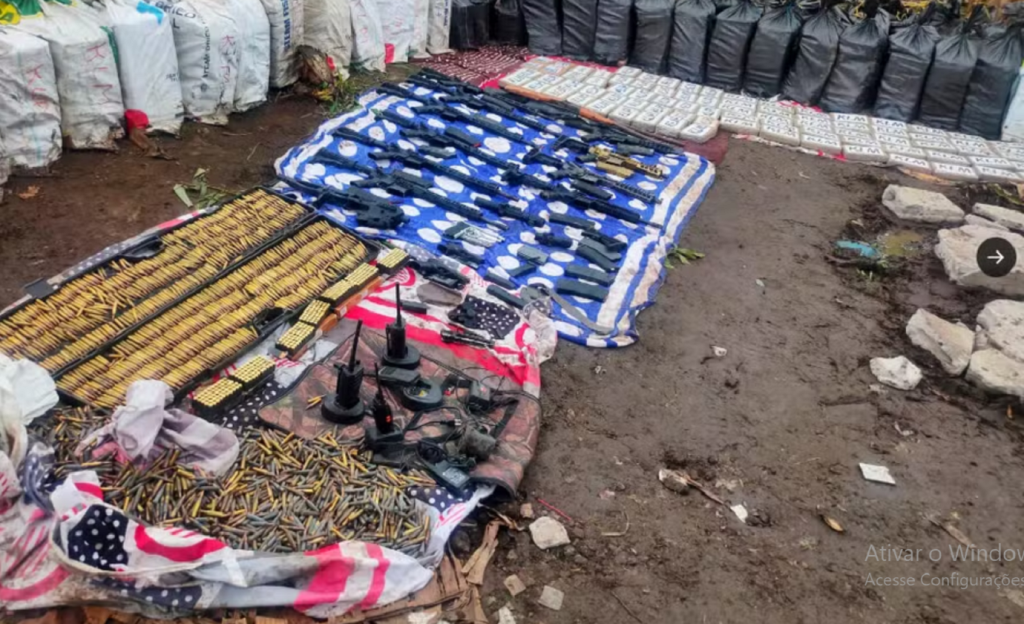 Equador apreende 12 fuzis e cerca de 10 toneladas de drogas em megaoperação contra narcotraficantes