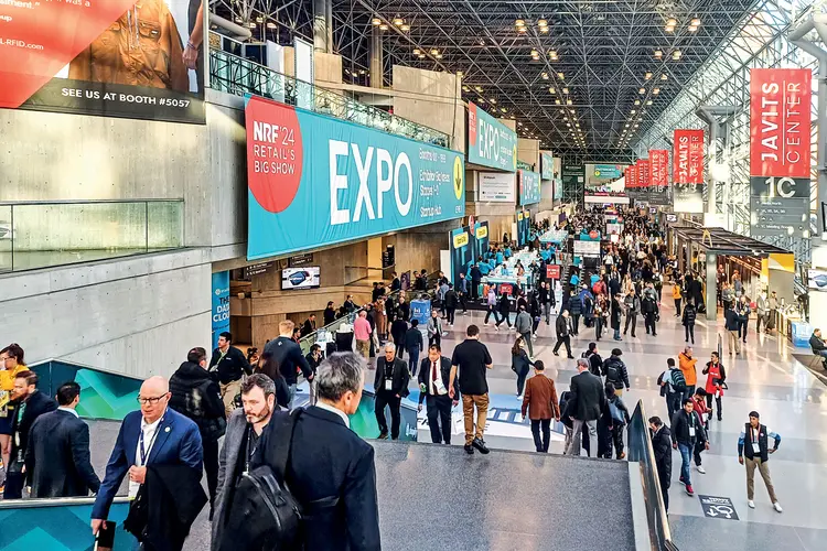 Javits Center, em Nova York, durante a feira da NRF em 2024: sensores e inteligência artificial em destaque (Leo Branco/Exame)