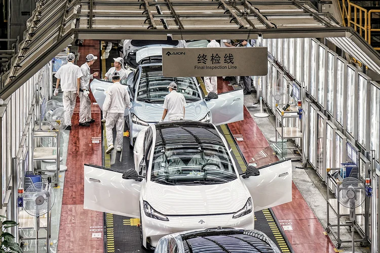 Carros elétricos na China: a WEG tem parceria para estação de carregamento com um grupo crescente de montadoras (VCG/Getty Images)