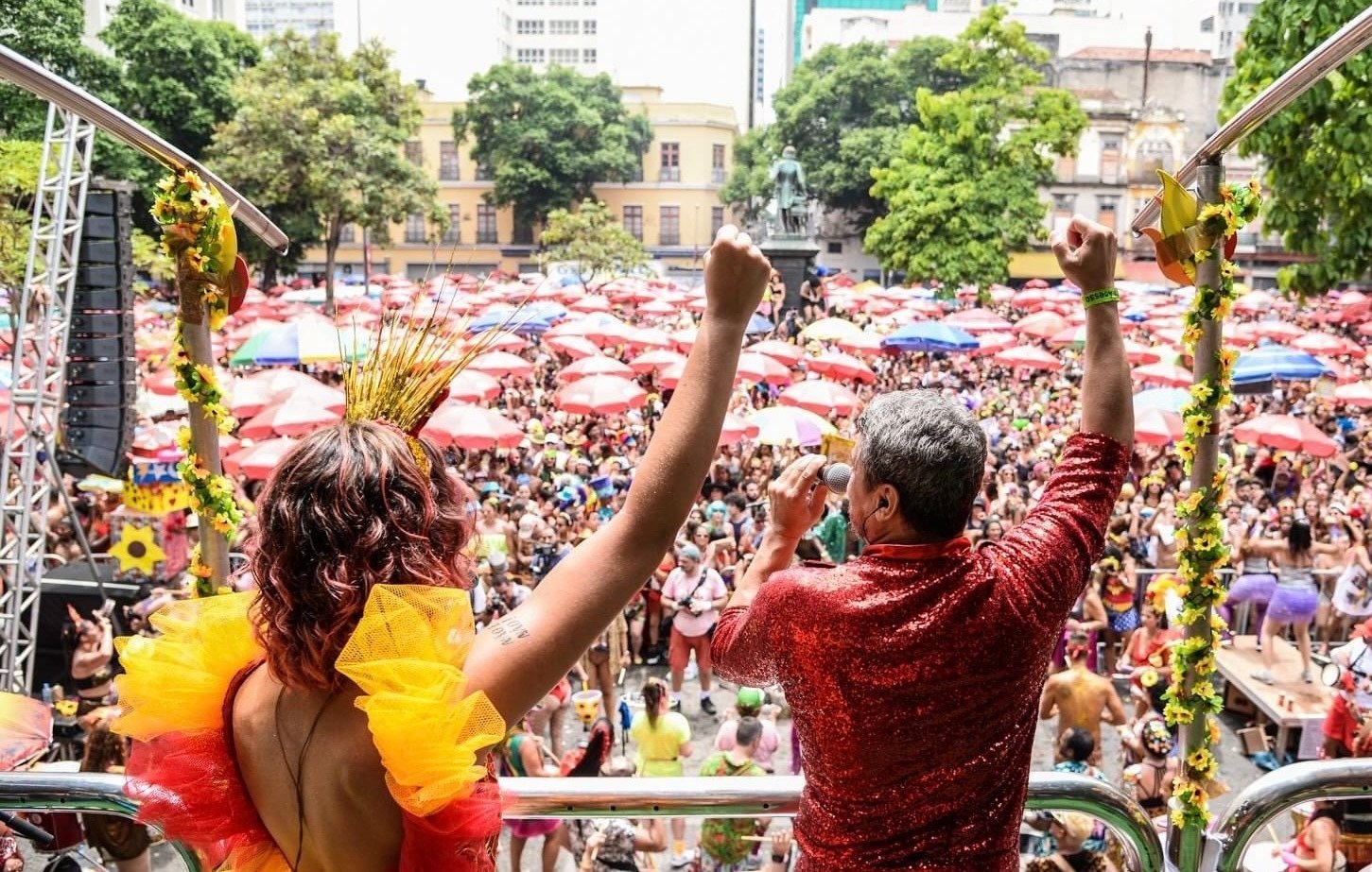 Me dá dinheiro aí: Como marcas e o trabalho voluntário ajudam os blocos de carnaval a irem para rua?