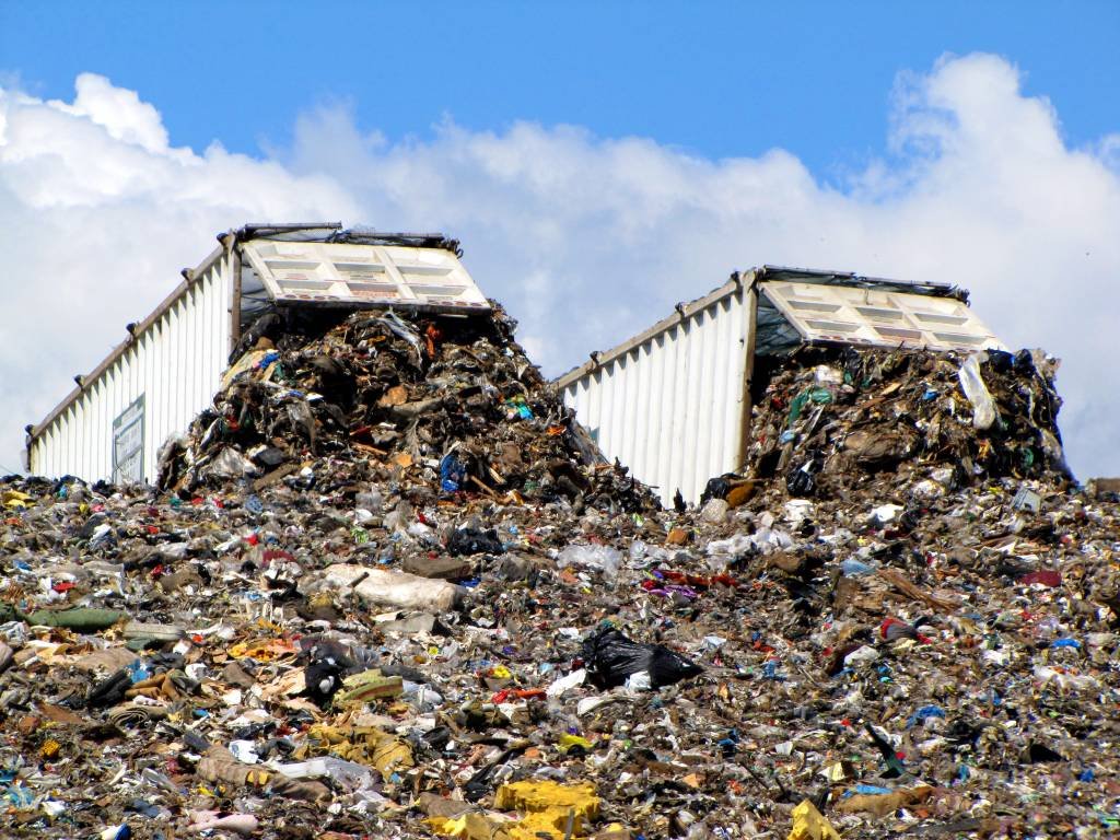Em cidade do Maranhão, apenas 1% da população tem coleta de lixo, mostra Censo 2022