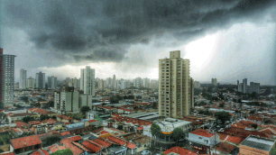 Imagem referente à notícia: Feriadão terá chuvas intensas em boa parte do Brasil, alerta Inmet; veja a previsão