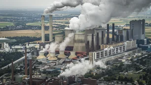 Imagem referente à matéria: Gestores de fundos investem duas vezes mais em combustíveis fósseis do que em energia limpa
