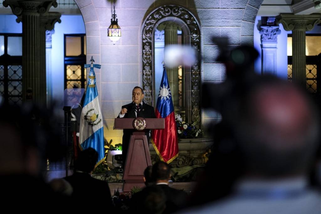 EUA impõem sanção a ex-presidente da Guatemala Alejandro Giammattei por corrupção