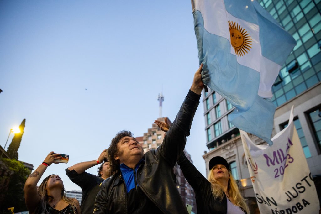 Deputados da Argentina aprovam plano de Milei para reduzir o estado