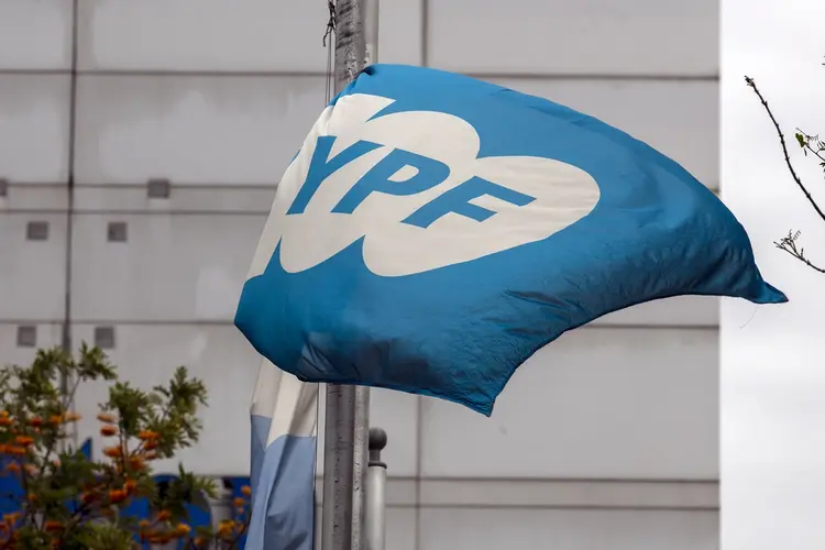 YPF:A decisão tomada no início de setembro determinou que a data de expropriação da empresa petrolífera foi 16 de abril de 2012, quando o governo argentino decretou a intervenção na empresa
