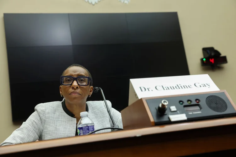 Claudine fez história como a primeira pessoa negra a liderar a poderosa universidade, localizada em Cambridge, Massachusetts (Divulgação: Kevin Dietsch / Equipe/Getty Images)