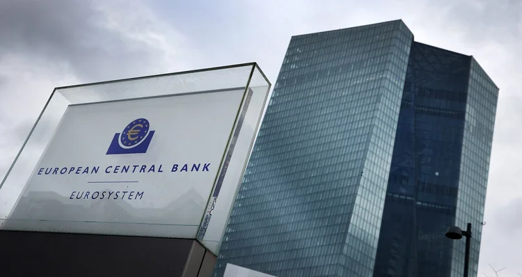 Zona do euro: segundo o Banco Central Europeu, as instituições financeiras europeias precificam os riscos climáticos e cobram mais de grandes emissores (DANIEL ROLAND/Getty Images)