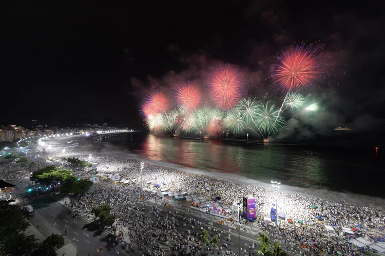 Copacabana: uma das festas mais famosas de Ano Novo é marcada por roubo, aprensões e prisões (Lucas Figueiredo/Getty Images)