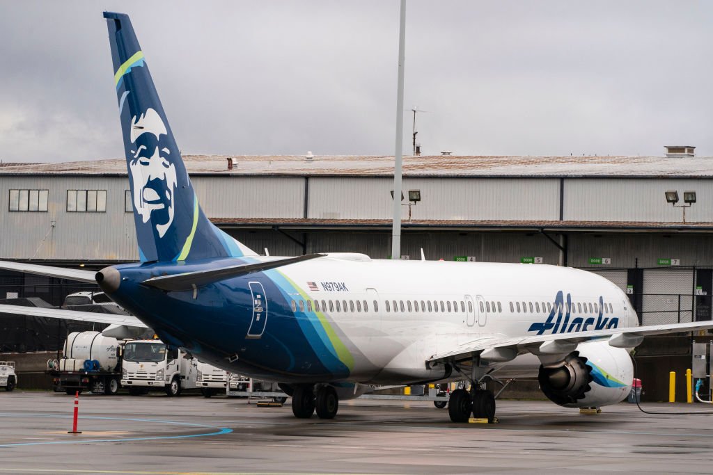 Parte da porta do Boeing 737 que se soltou em pleno voo nos EUA foi encontrada