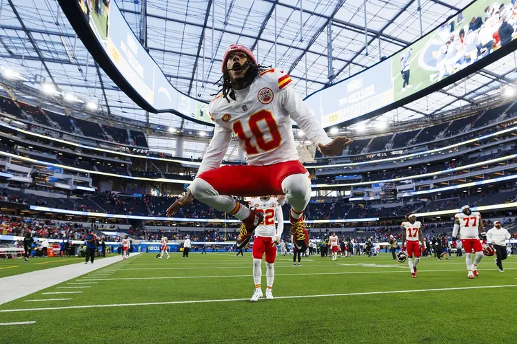 Kansas City Chiefs x Miami Dolphins: os Chiefs conquistaram o terceiro lugar na AFC ao garantirem o título da AFC Oeste pela oitava temporada consecutiva (Ric Tapia/Getty Images)