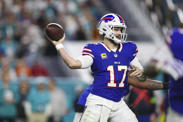 Buffalo Bills: time convoca voluntários para ajudarem a tirar a neve de estádio (Perry Knotts/Getty Images)