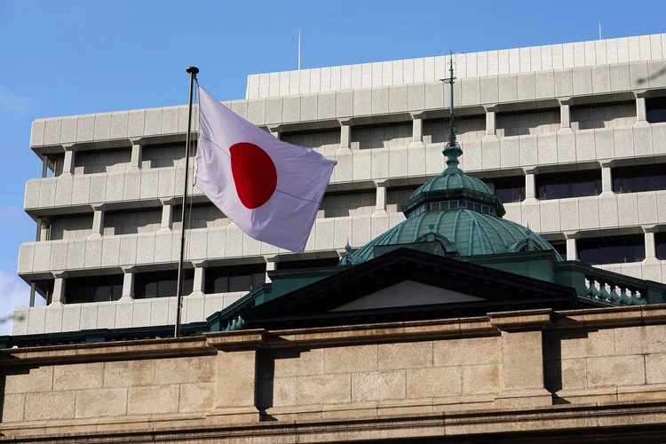 O banco central japonês continuará a definir 1% como ponto de referência para o limite superior do rendimento dos títulos do governo japonês de 10 anos (KAZUHIRO NOGI/Getty Images)