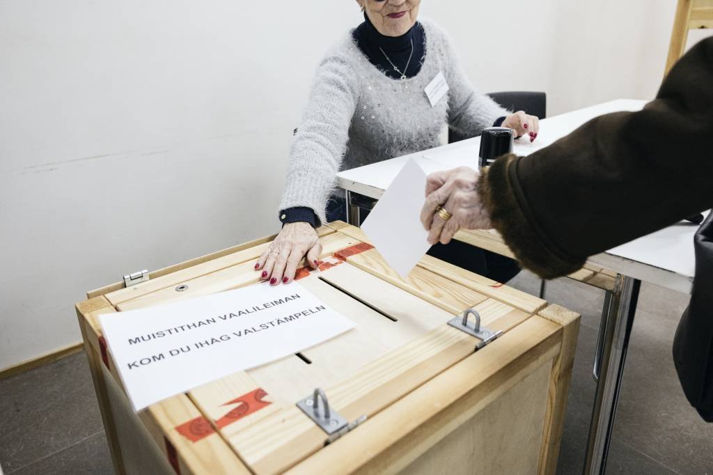 Finlândia tem eleições presidenciais neste domingo em momento de tensão com a Rússia