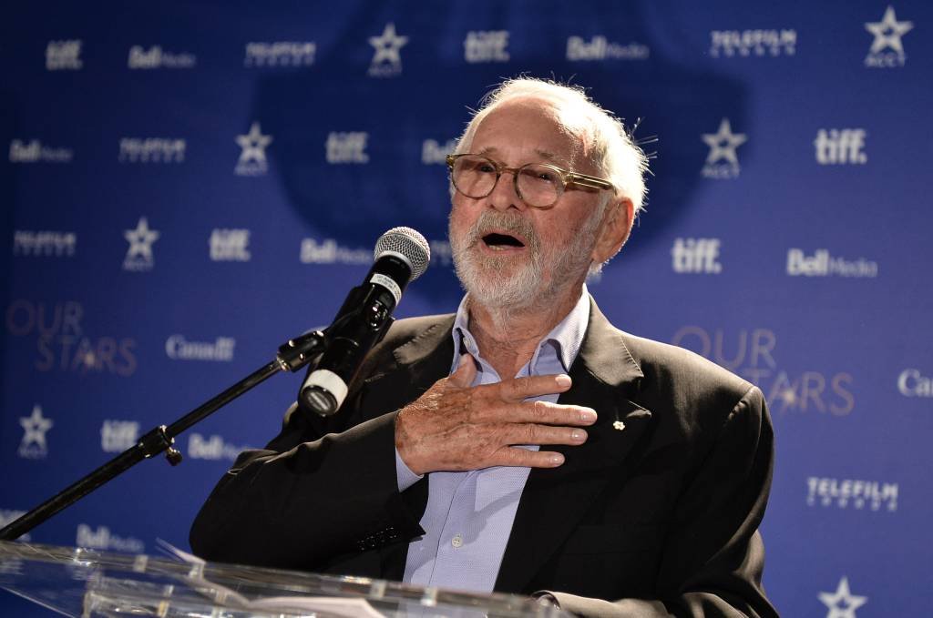 Morre o diretor Norman Jewison, de ‘Feitiço da Lua’, aos 97 anos