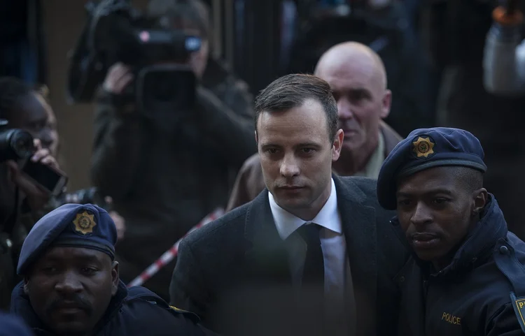 Pistorius deixou discretamente uma prisão de Pretória, longe do olhar público que caracterizou o seu julgamento (Anadolu Agency/Getty Images)