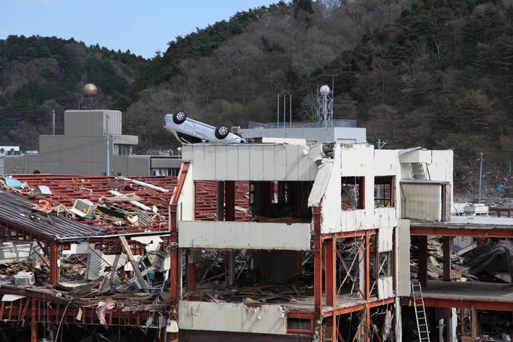 No total, cerca de 150 terremotos abalaram o Japão entre a tarde de segunda-feira e a manhã de terça-feira. O mais forte atingiu magnitude de 7,6, segundo a agência meteorológica japonesa JMA (Divulgação: enase/Getty Images)