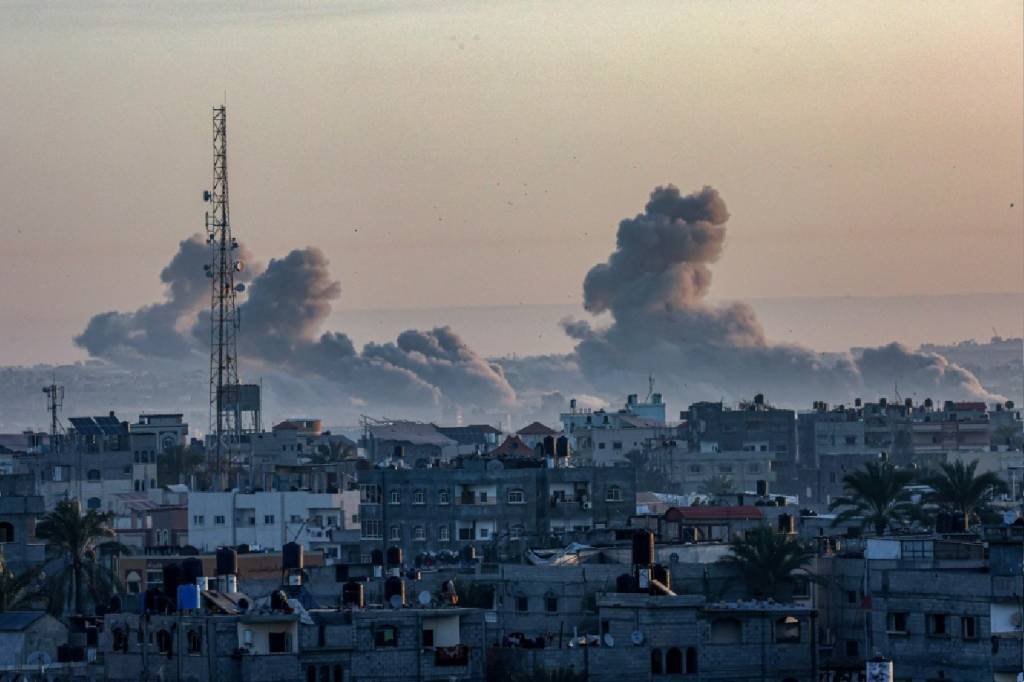 Novos bombardeios israelenses deixam quase 100 mortos na Faixa de Gaza