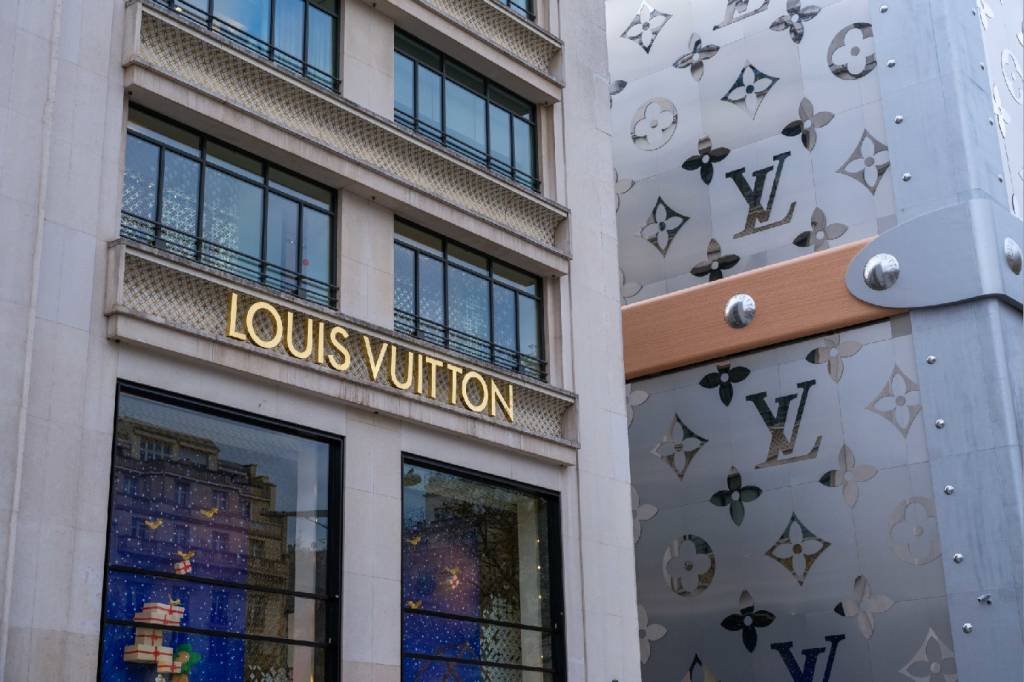 Bolsas da Europa sobem e Paris salta com setor de bens de luxo, após resultado da LVMH
