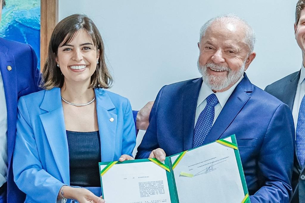Eleições 2024: Lula diz que não vai interferir em candidatura de Tabata em São Paulo