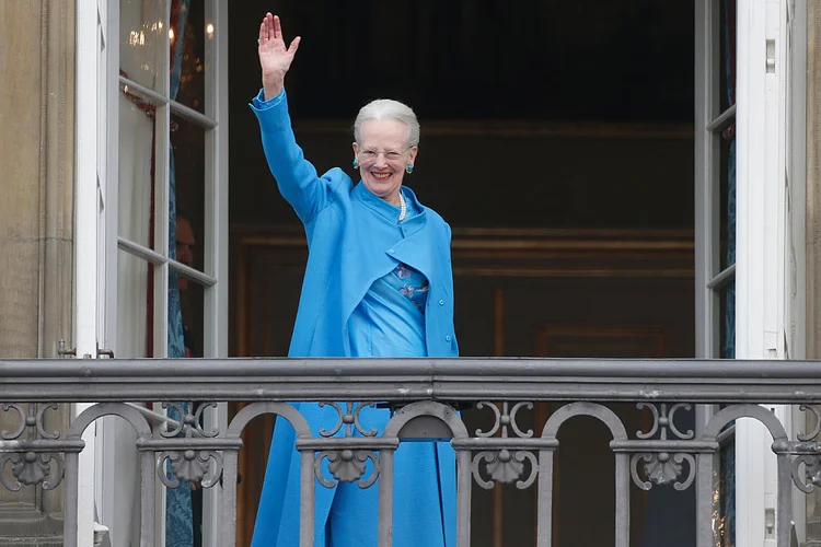 Rainha Margrethe II, a monarca com o reinado mais longo da Dinamarca, abdicou ao trono neste domingo (Luca Teuchmann/Getty Images)