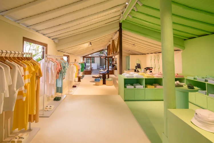 Pop-up da Lacoste em Trancoso, na Bahia: loja celebra a estação mais aguardada do ano. (Lacoste/Divulgação)