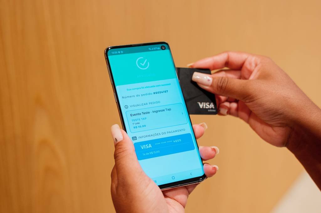 Visa lança tecnologia que transforma celular dos consumidores em maquininha de cartão
