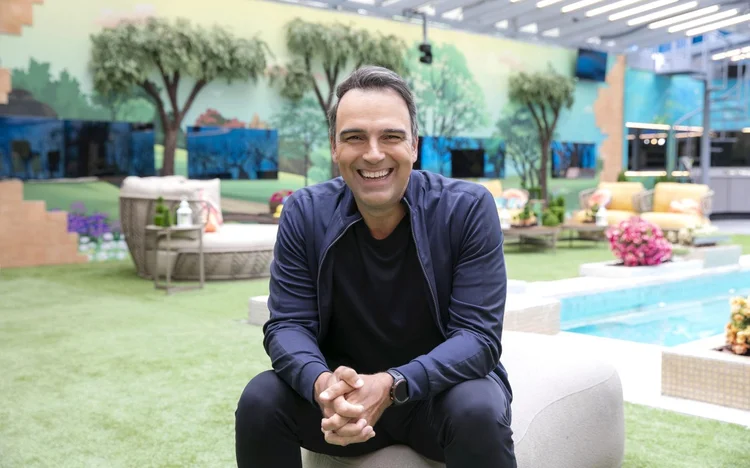 Tadeu Schmidt na casa BBB 24 (Globo/Manoella Mello/Divulgação)
