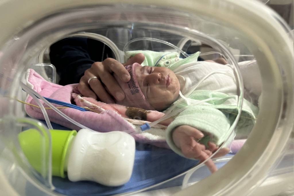 Um bebê nasce a cada dez minutos em meio ao 'inferno' de Gaza, somando 20 mil desde outubro, diz ONU