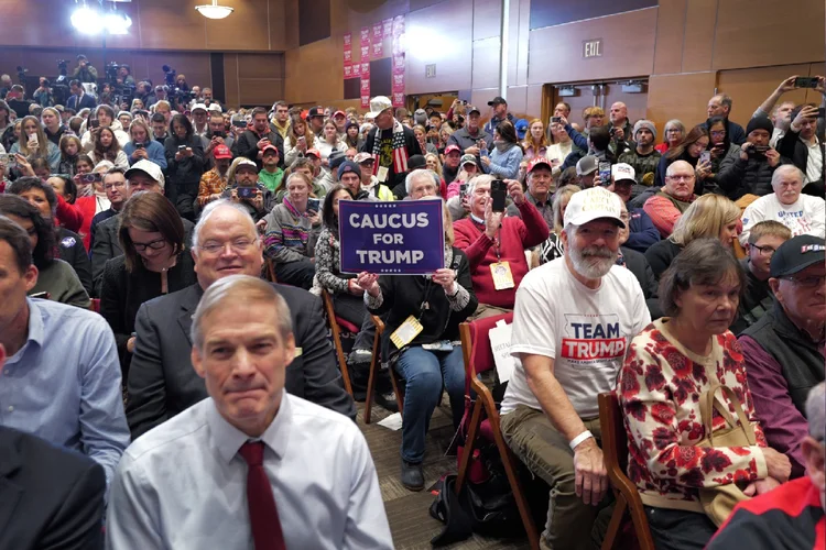 Eleitores de Donald Trump participam de comício pelo candidato republicano em Iowa (Scott Olson/Getty Images)