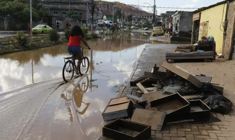 Enchentes no Rio de Janeiro colocam em pauta o racismo ambiental (Fernando Frazão/Agência Brasil)