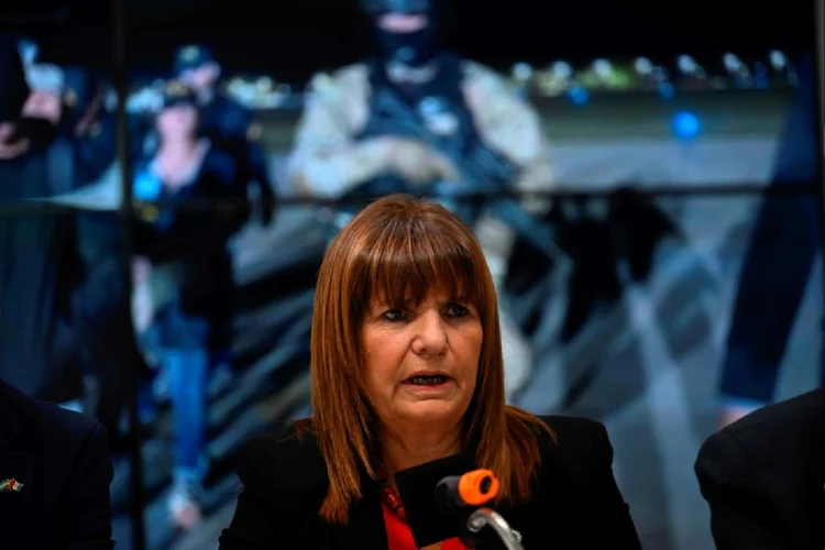 A ministra da Segurança argentina, Patricia Bullrich, durante coletiva de imprensa em Buenos Aires (AFP Photo)