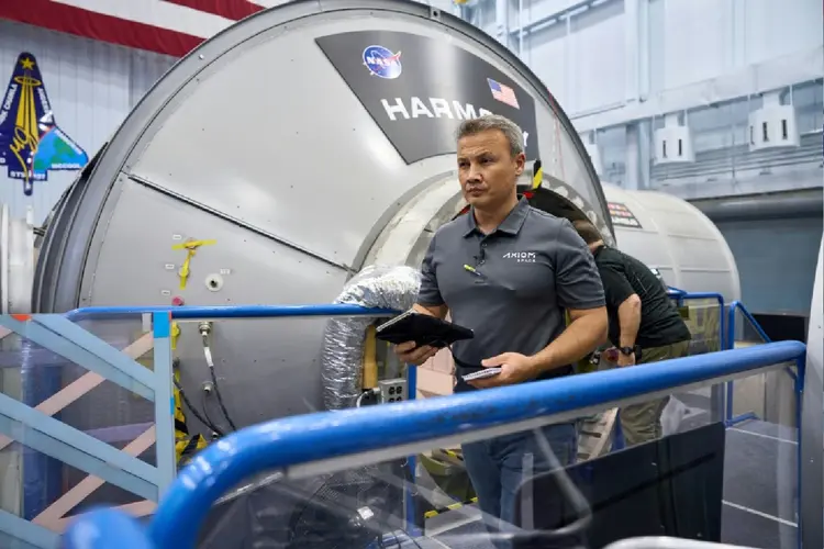 Astronauta turco Alper Gezeravci, no Centro Espacial Kennedy, em 7 de julho de 2023 (AFP Photo)