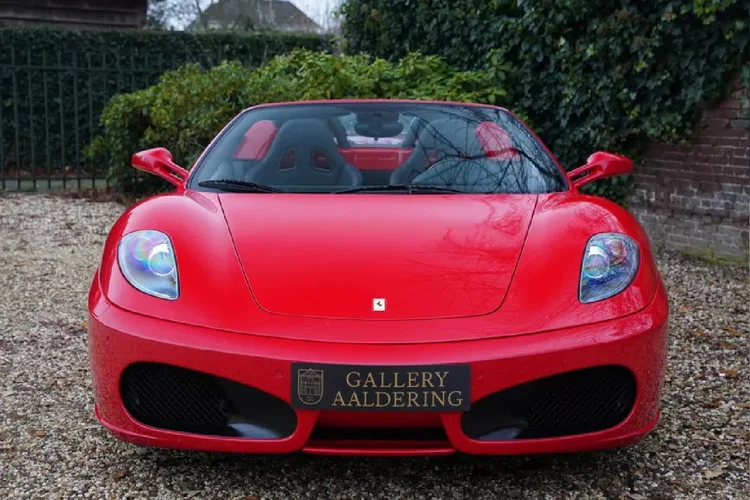 Família de Schumacher põe à venda Ferrari F430 Spider autografada por Michael  (Gallery Aaldering/Divulgação)