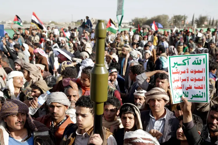 Iêmen: população se manifesta contra ataques dos Estados Unidos e  (Mohammed Hamoud/Getty Images)