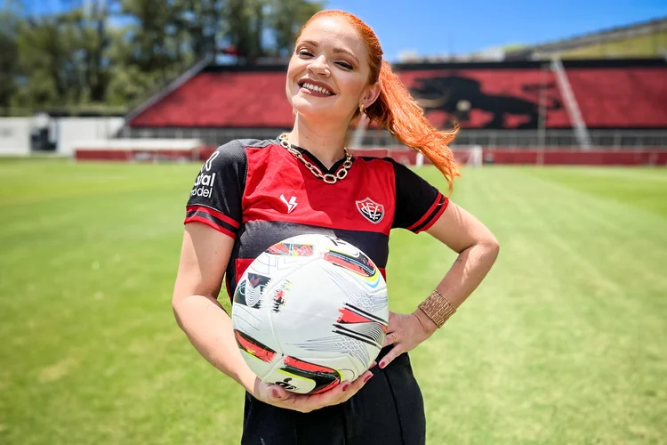 Nina Sag, do Fatal Model: "Nós vimos no futebol este espaço para levar educação e discutir questões sérias para que as pessoas olhem para as acompanhantes como qualquer outra profissão" (Fatal Model/Divulgação)