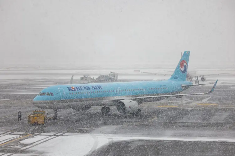 Avião da Korean Air, no Aeroporto de New Chitose, no norte do Japão (Bloomberg/Getty Images)