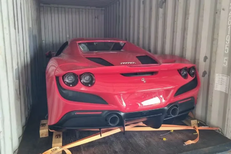 Leilão da Receita Federal: Ferrari F8 Spider está à venda (Receita Federal/Divulgação)