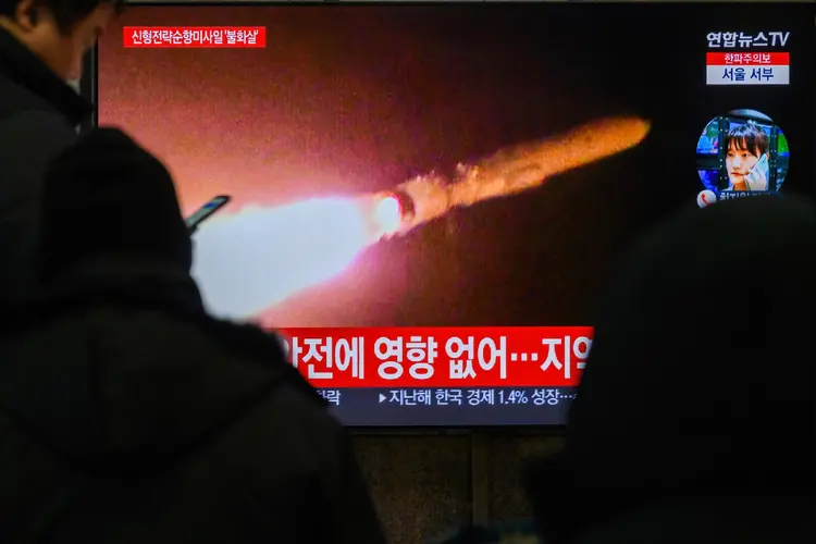 Coreia do Norte: população assiste ao novo teste de mísseis  (SOPA Images/Getty Images)