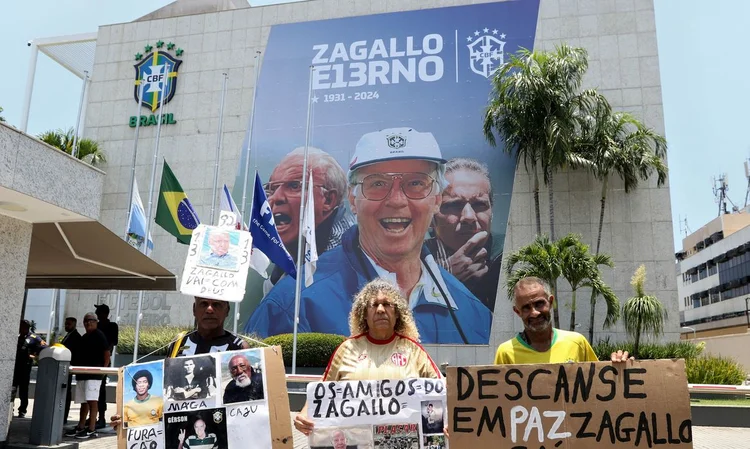 Morte de Zagallo: Familiares, jogadores, jornalistas esportivos, dirigentes de clubes e admiradores compareceram à sede da Confederação Brasileira de Futebol para prestar as últimas homenagens ao ídolo (Tânia Rego/Agência Brasil)