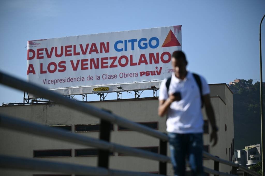 Venezuela condena 'expropriação' de petroleira estatal nos EUA